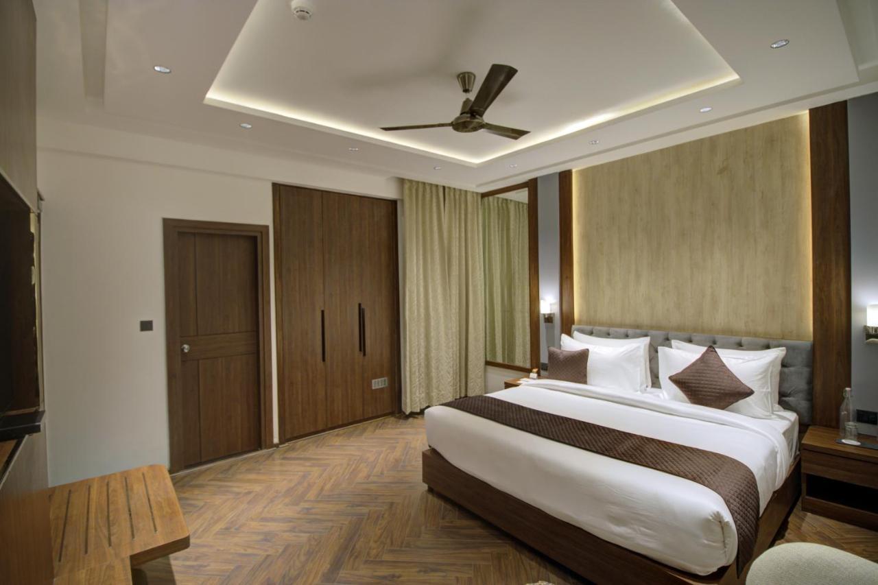 Cygnett Collection K K Hotel Faizabad Exterior foto