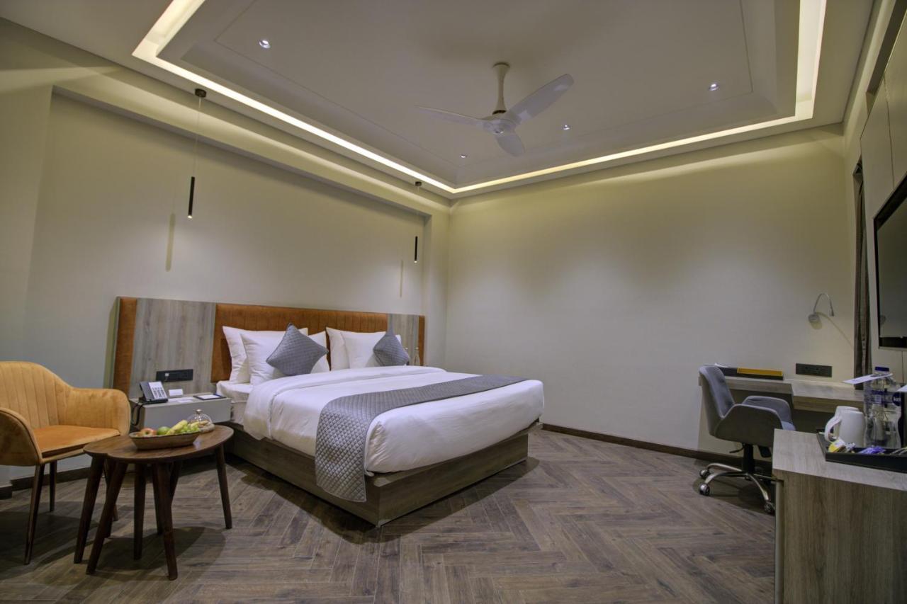 Cygnett Collection K K Hotel Faizabad Exterior foto